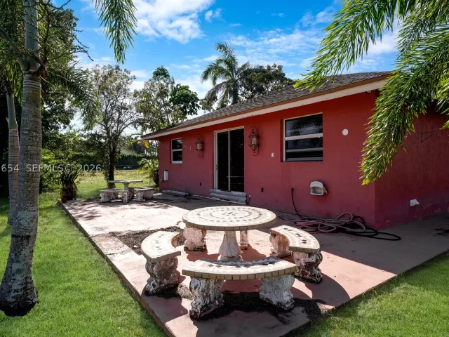 Продажа дома по адресу 20000 SW 216th St - фото 9088257
