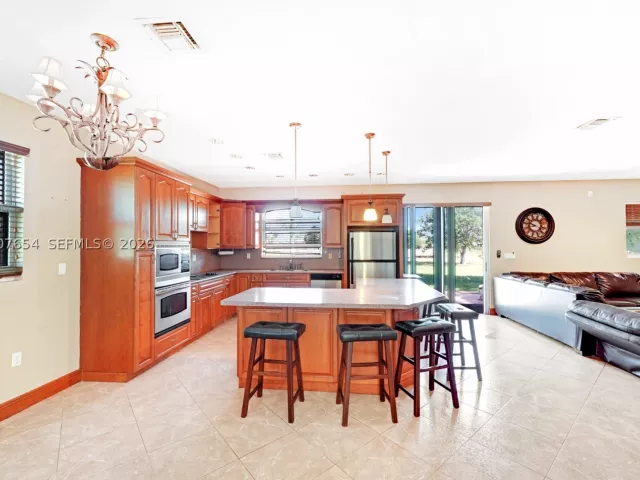 Продажа дома по адресу 20000 SW 216th St - фото 9088261