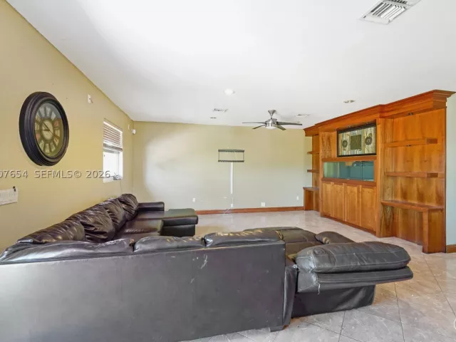 Продажа дома по адресу 20000 SW 216th St - фото 9088266