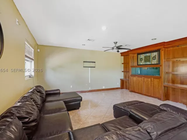 Продажа дома по адресу 20000 SW 216th St - фото 9088268