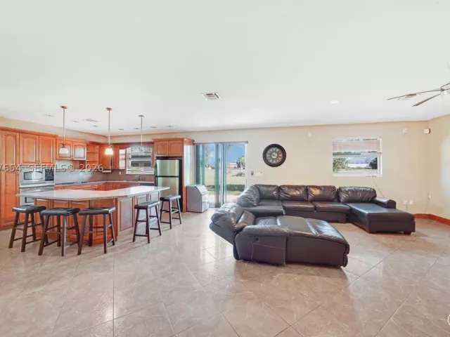 Продажа дома по адресу 20000 SW 216th St - фото 9088272