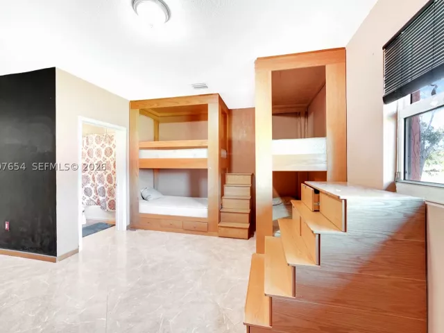 Продажа дома по адресу 20000 SW 216th St - фото 9088278