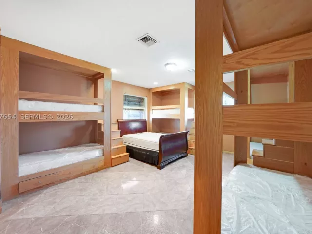 Продажа дома по адресу 20000 SW 216th St - фото 9088328