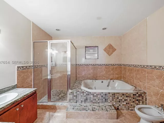 Продажа дома по адресу 20000 SW 216th St - фото 9088333