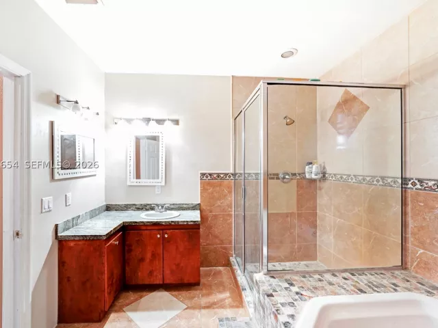 Продажа дома по адресу 20000 SW 216th St - фото 9088336