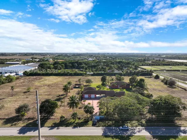 Продажа дома по адресу 20000 SW 216th St - фото 9088339