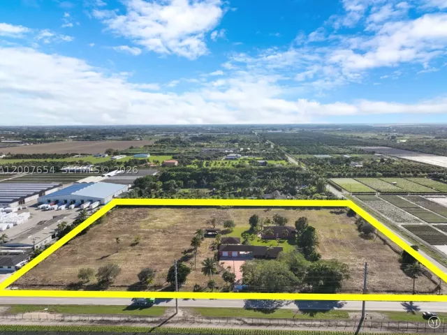 Продажа дома по адресу 20000 SW 216th St - фото 9088344