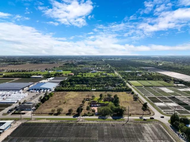Продажа дома по адресу 20000 SW 216th St - фото 9088347