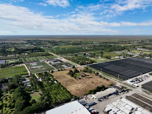 Продажа дома по адресу 20000 SW 216th St - фото 9088382