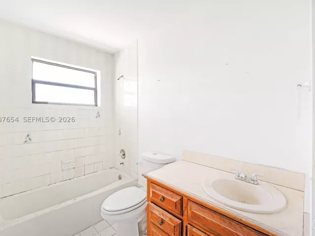 Продажа дома по адресу 20000 SW 216th St - фото 9088214