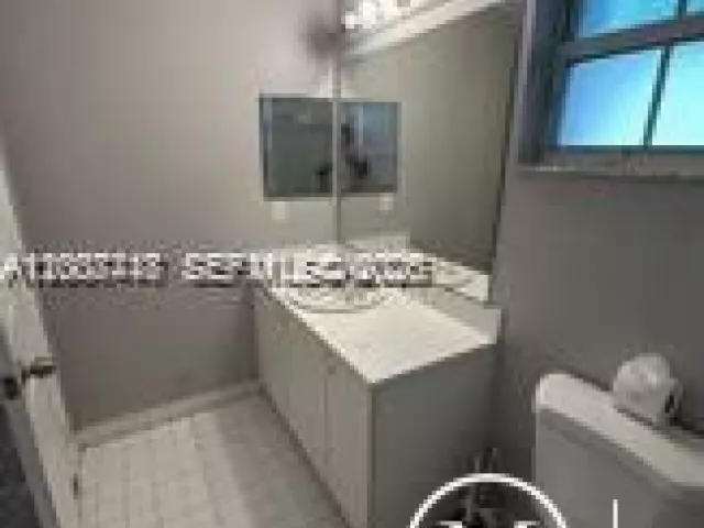 Продажа дома по адресу 621 S 24th Ave - фото 7616712