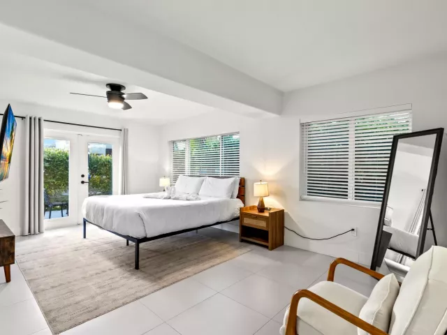 Продажа дома по адресу 2417 NE 19th Avenue - фото 8868361