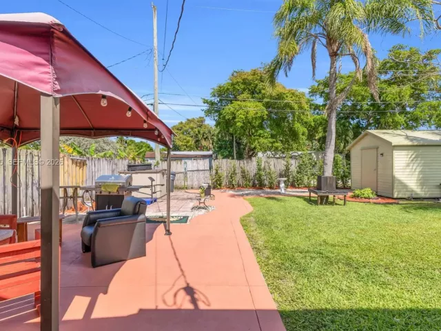 Продажа дома по адресу 921 N 31st Ct - фото 7617889