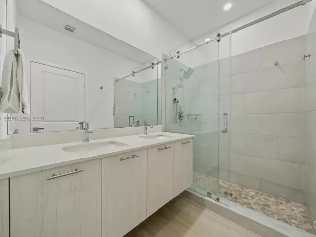 Продажа дома по адресу 4648 NW 83rd Ave - фото 7620209