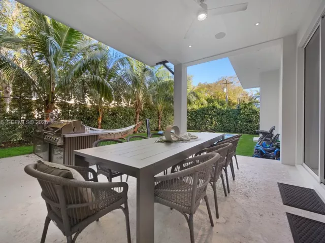 Дом в аренду по адресу 6901 Veronese St - фото 7620017