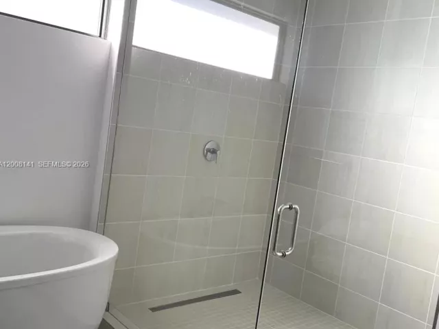 Дом в аренду по адресу 8283 NW 44th St - фото 7620197