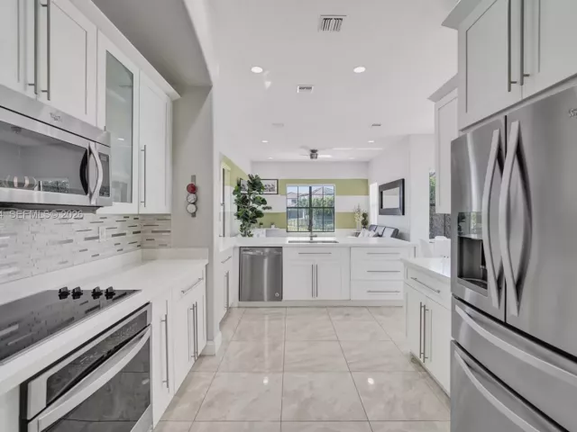 Дом в аренду по адресу 2740 NW 83rd Ter - фото 7620249