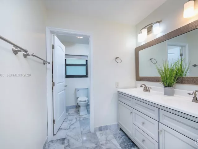 Продажа дома по адресу 10340 NW 5th Ter 1-26 - фото 7627342