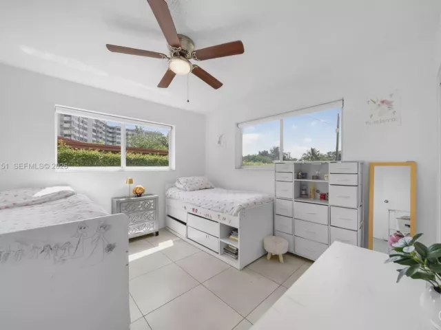 Продажа дома по адресу 1155 NE 184th St - фото 7619900