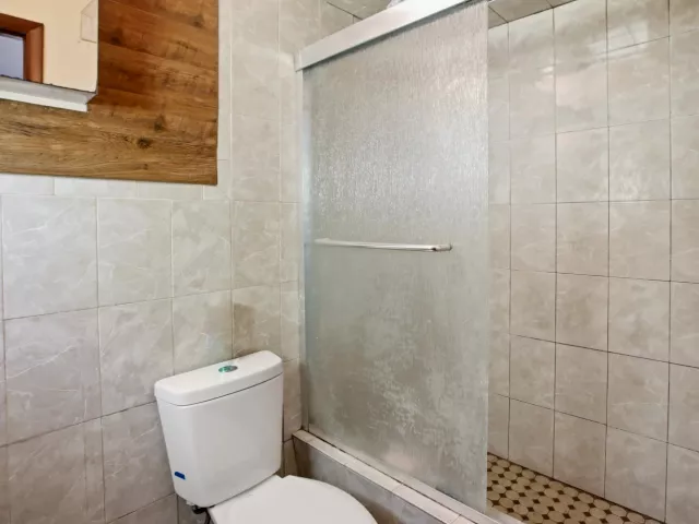 Продажа дома по адресу 4241 NE 1st Terrace - фото 8982147