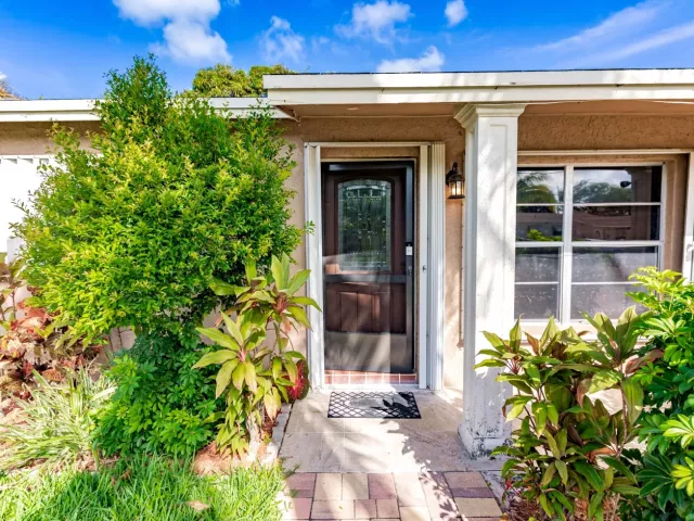 Продажа дома по адресу 4241 NE 1st Terrace - фото 8982128
