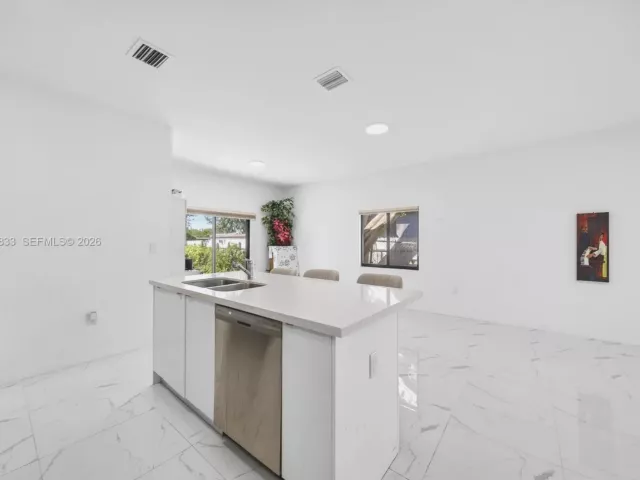 Продажа дома по адресу 1864 NW 84th St - фото 7633627