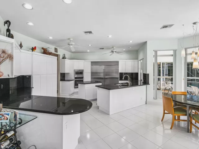 Продажа дома по адресу 7173 Montrico Drive - фото 9034863