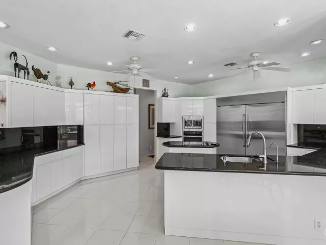 Продажа дома по адресу 7173 Montrico Drive - фото 9034864