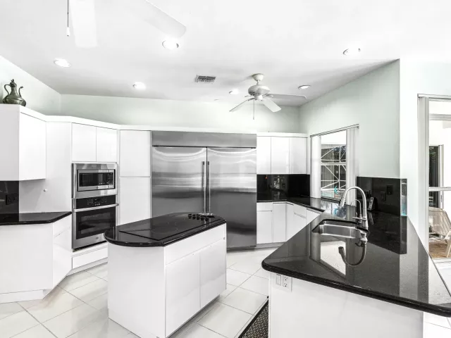 Продажа дома по адресу 7173 Montrico Drive - фото 9034865