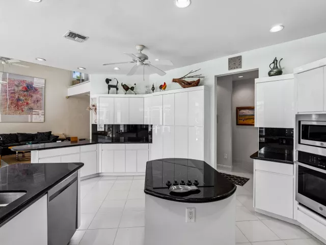 Продажа дома по адресу 7173 Montrico Drive - фото 9034866