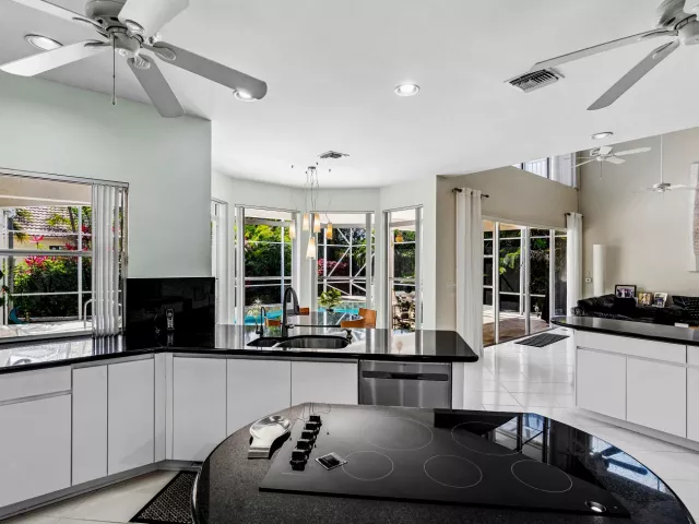 Продажа дома по адресу 7173 Montrico Drive - фото 9034867