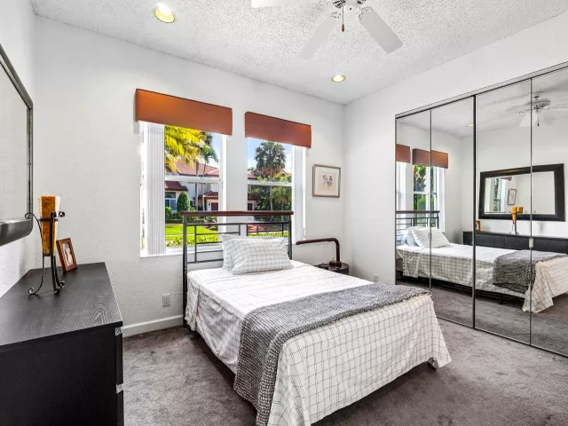 Продажа дома по адресу 7173 Montrico Drive - фото 9034877