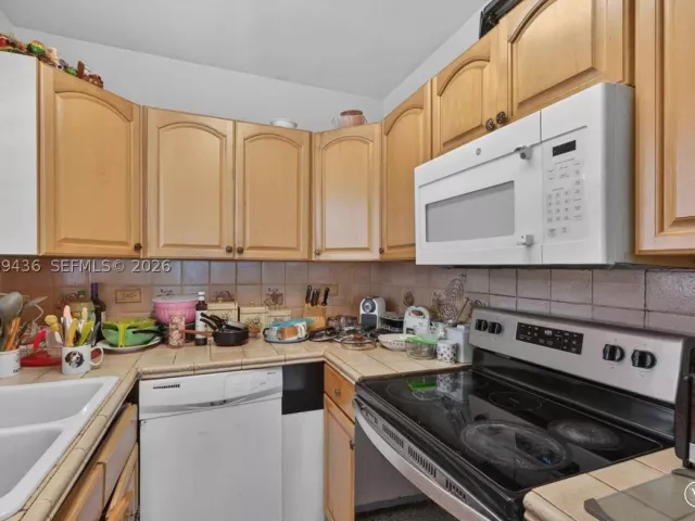 Продажа дома по адресу 1171 NE 182nd St - фото 9381617
