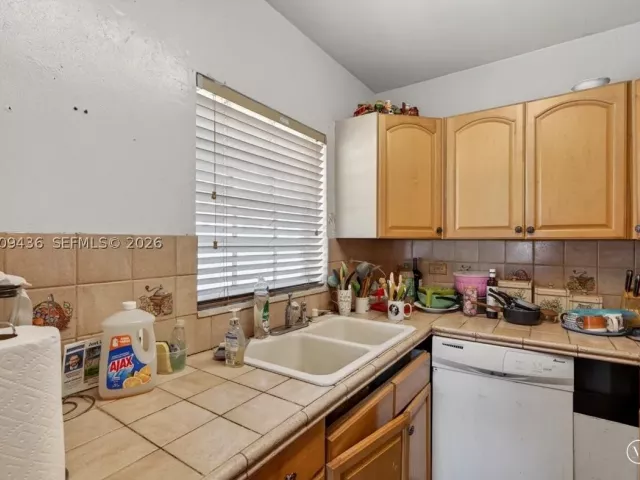 Продажа дома по адресу 1171 NE 182nd St - фото 9381618