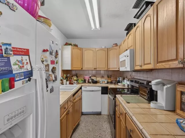 Продажа дома по адресу 1171 NE 182nd St - фото 9381622
