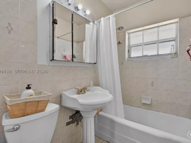 Продажа дома по адресу 1171 NE 182nd St - фото 9381628