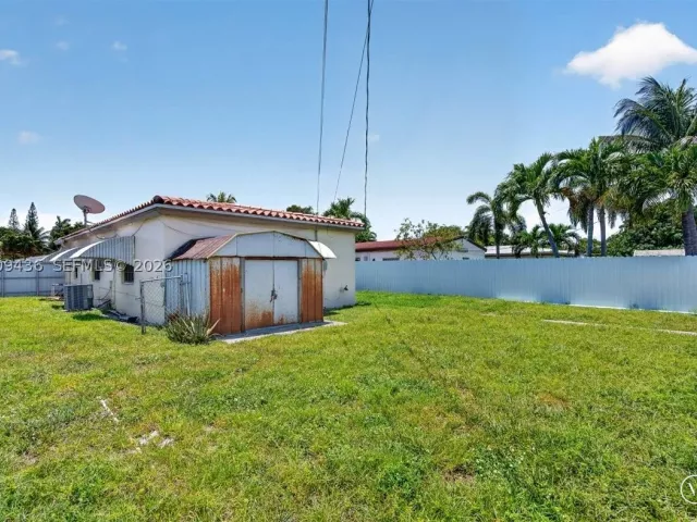 Продажа дома по адресу 1171 NE 182nd St - фото 9381630