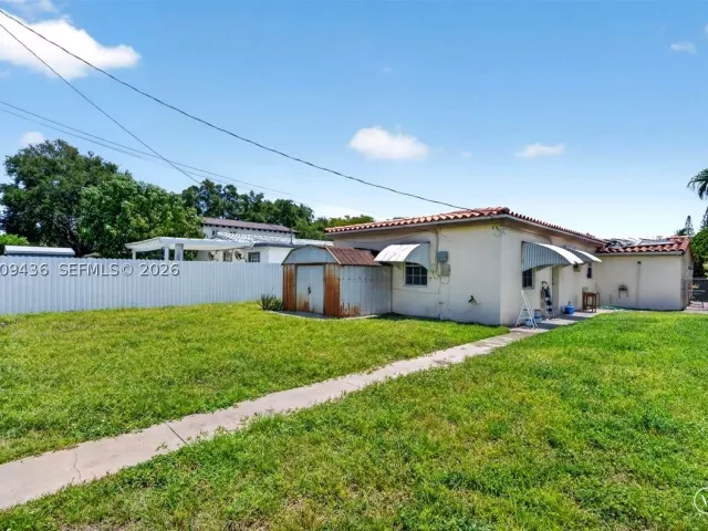 Продажа дома по адресу 1171 NE 182nd St - фото 9381633