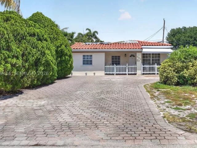 Продажа дома по адресу 1171 NE 182nd St - фото 9381609