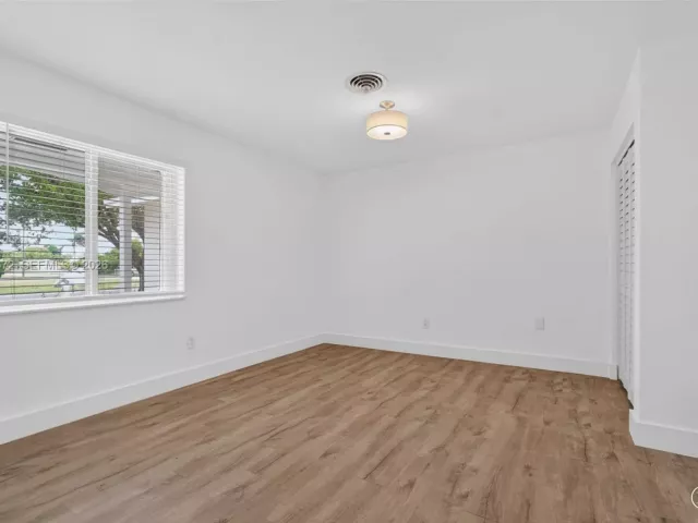 Продажа дома по адресу 341 NW 15th St - фото 7629128