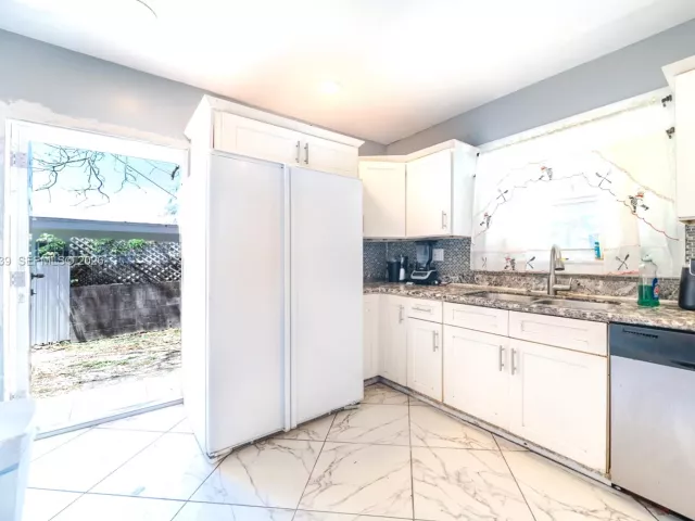 Продажа дома по адресу 235 NW 59th St - фото 7626822