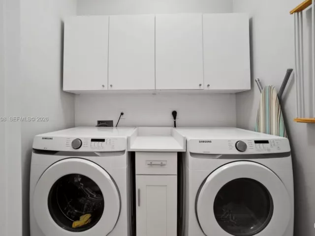 Продажа дома по адресу 542 NE 17th Ave - фото 7627174