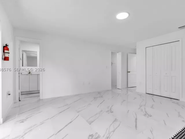 Продажа дома по адресу 152 NW 18 St - фото 9298409
