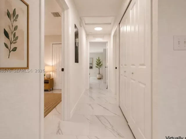 Продажа дома по адресу 152 NW 18 St - фото 9298412