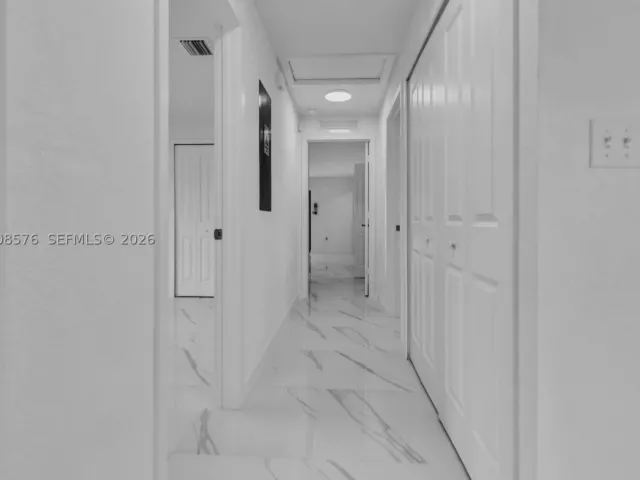 Продажа дома по адресу 152 NW 18 St - фото 9298413