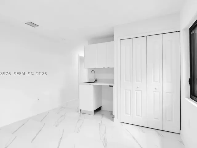 Продажа дома по адресу 152 NW 18 St - фото 9298415