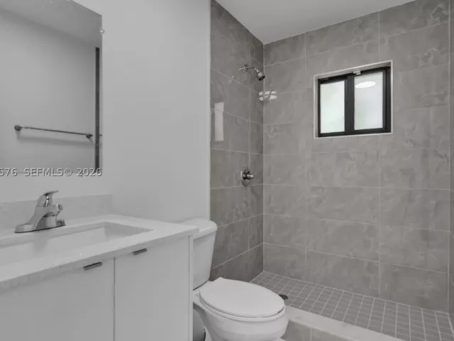 Продажа дома по адресу 152 NW 18 St - фото 9298416