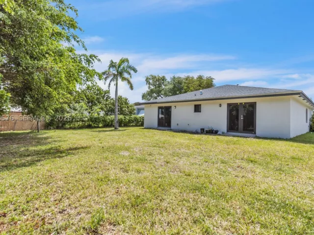 Продажа дома по адресу 152 NW 18 St - фото 9298423