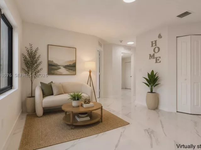 Продажа дома по адресу 152 NW 18 St - фото 9298402