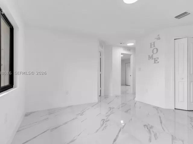 Продажа дома по адресу 152 NW 18 St - фото 9298403